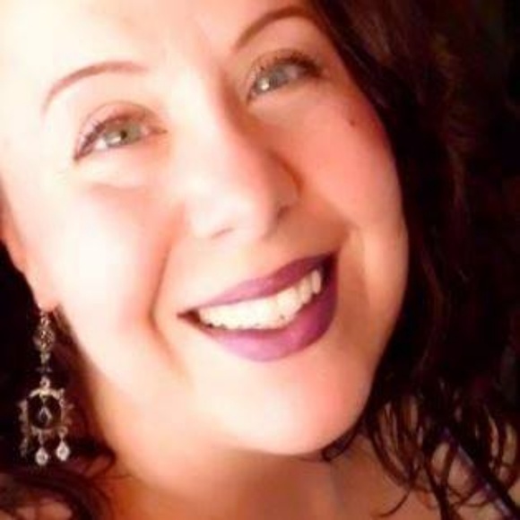 Meet your Posher, Jen - Picture 2 of 5